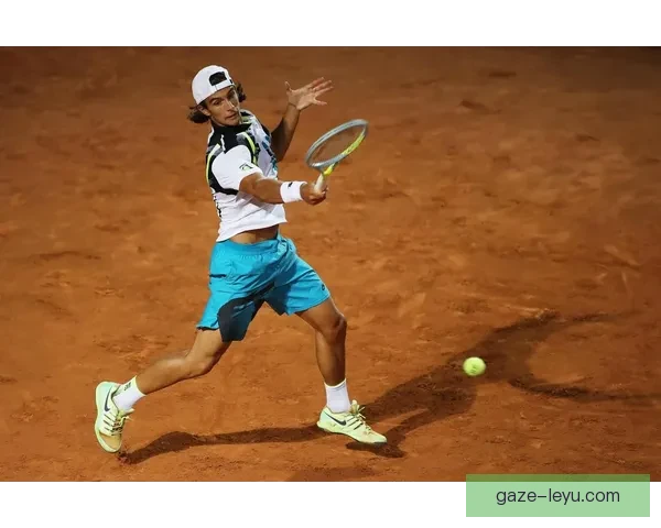 新赛季网球巡回赛焦点对决引发全球球迷热议多位名将状态回暖再起