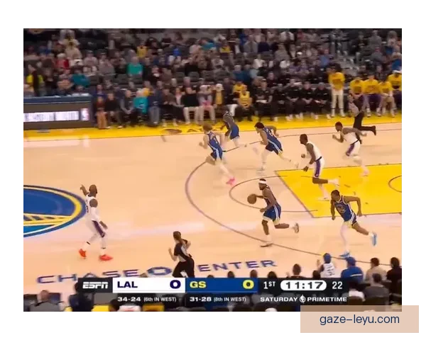 NBA赛季战况分析：湖人迎战勇士，詹姆斯与库里的精彩对决引热议