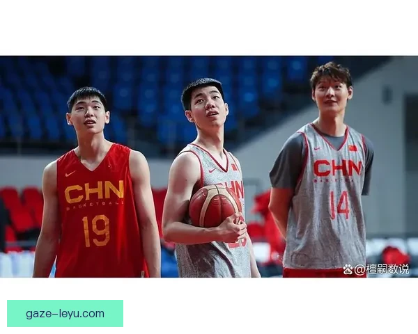 中国男篮全新阵容亮相备战世界杯 新星崛起引发热议