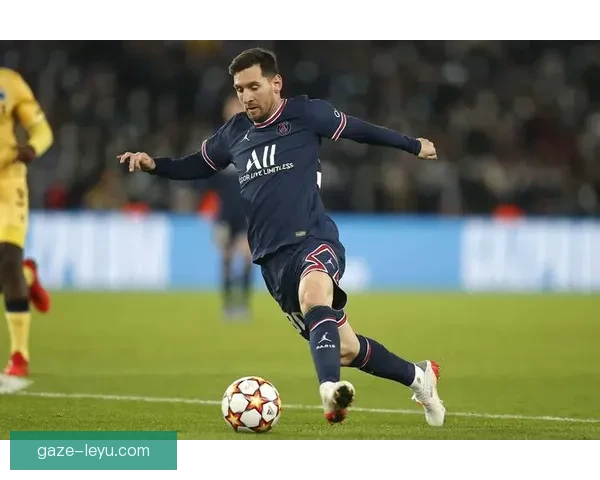 梅西再创辉煌助巴黎逆转夺胜，欧冠赛场震撼球迷